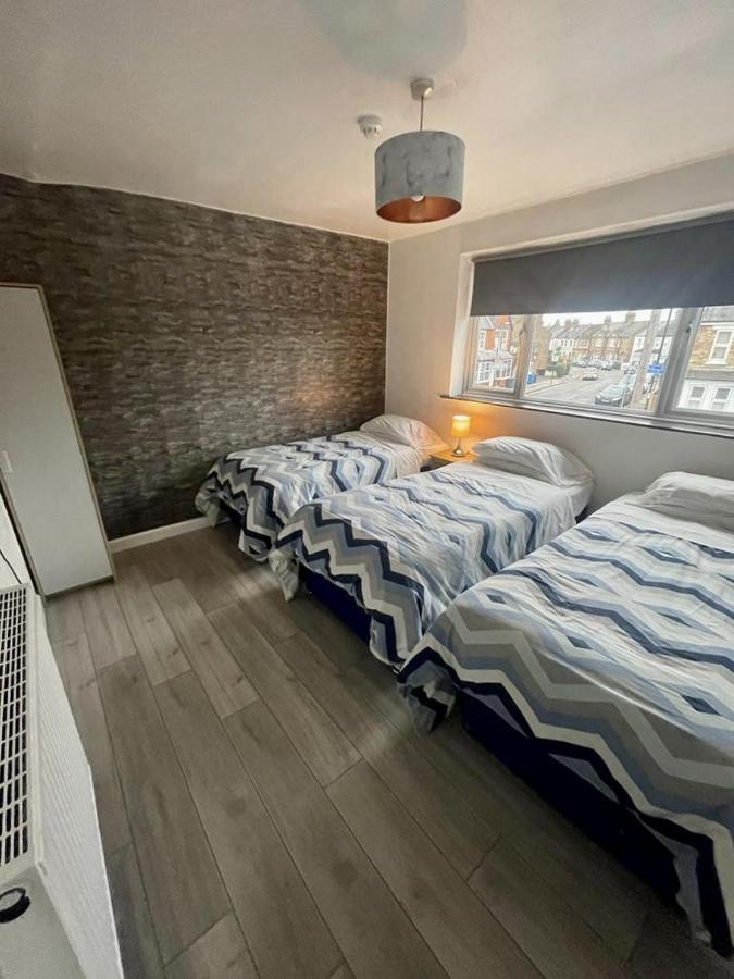 Top Twenty Bed And Breakfast Виндзор Экстерьер фото